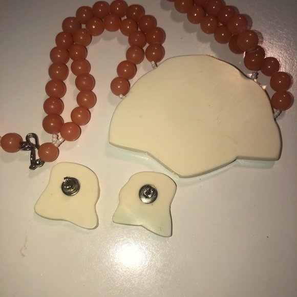 VTG Lee Sands MOP Inlay Lucite Beaded Floral Necklace & Earrings 24” & 1” - Picture 3 of 10